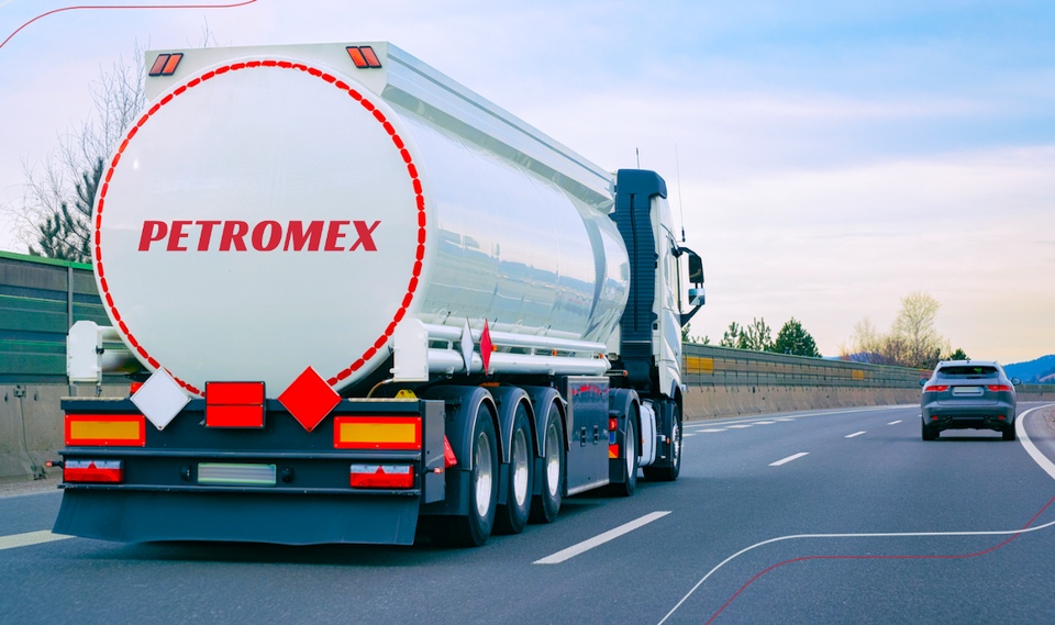 Petromex wiezie olej lub gaz