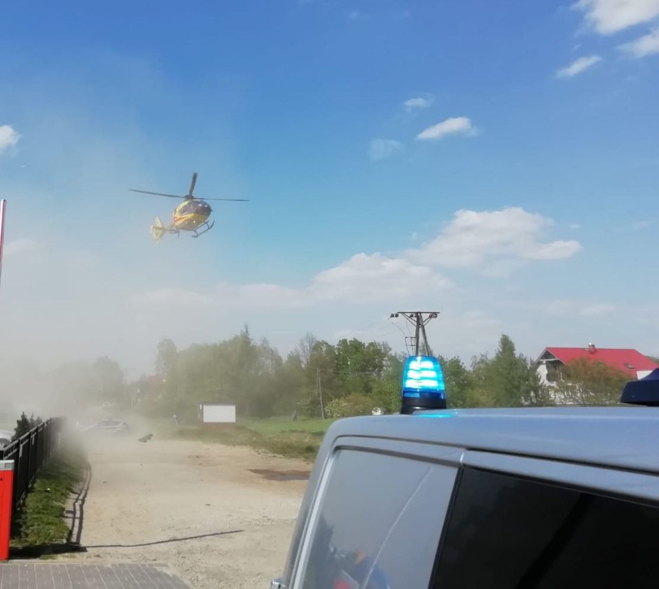 Pomoc poszkodowanemu Lądowanie helikoptera LPR w Namysłowie