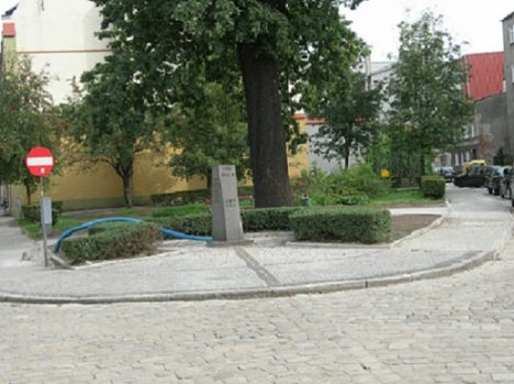 Uszkodzenie pomnika Jana Skali. Kolejny akt wandalizmu i głupoty w Namysłowie.